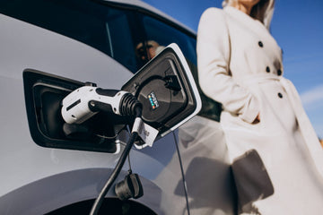Kann man ein Elektroauto an einer 13-Ampere-Steckdose aufladen?