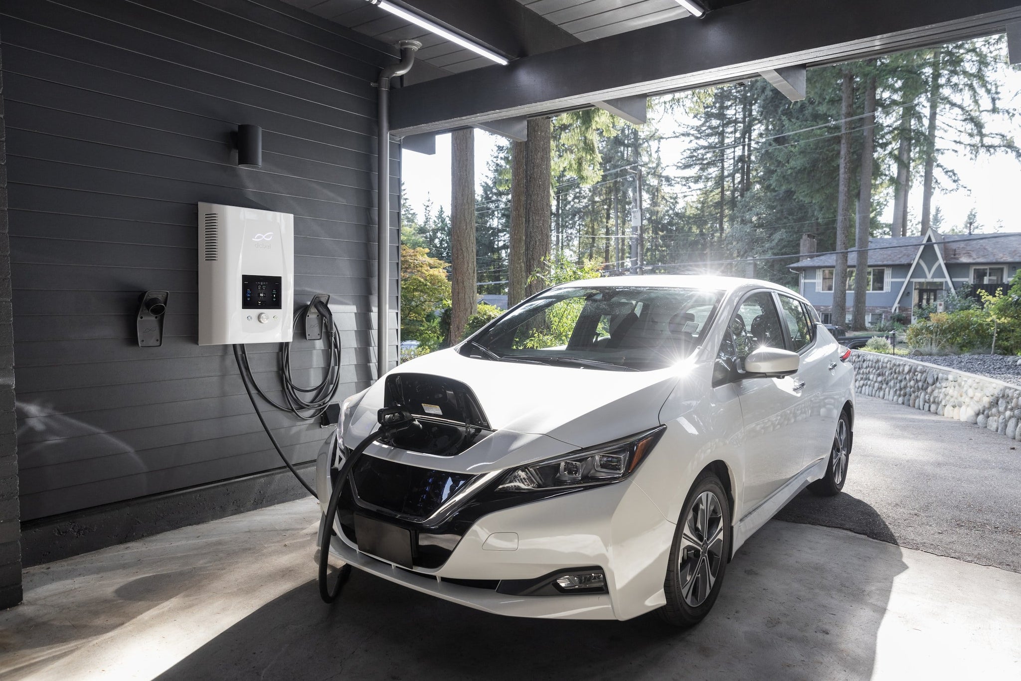 Electric vehicle charging station at home – convenient and fast. But how much does it cost to install one?